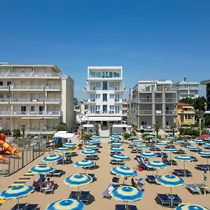 Boston 3 Stelle Superior Frontemare *** Lido di Jesolo